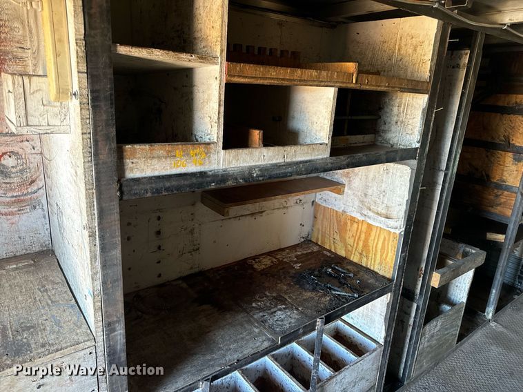 image for item EN5170 2000 International 4900  box truck