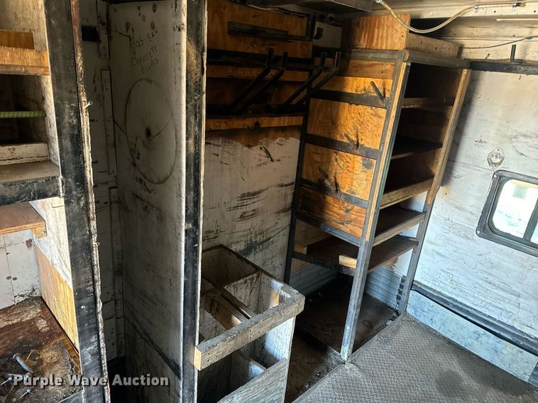 image for item EN5170 2000 International 4900  box truck