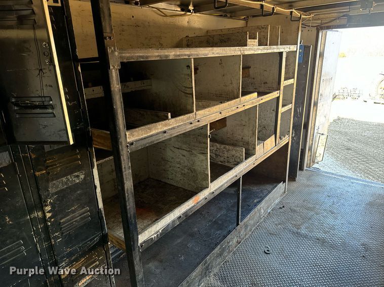 image for item EN5170 2000 International 4900  box truck