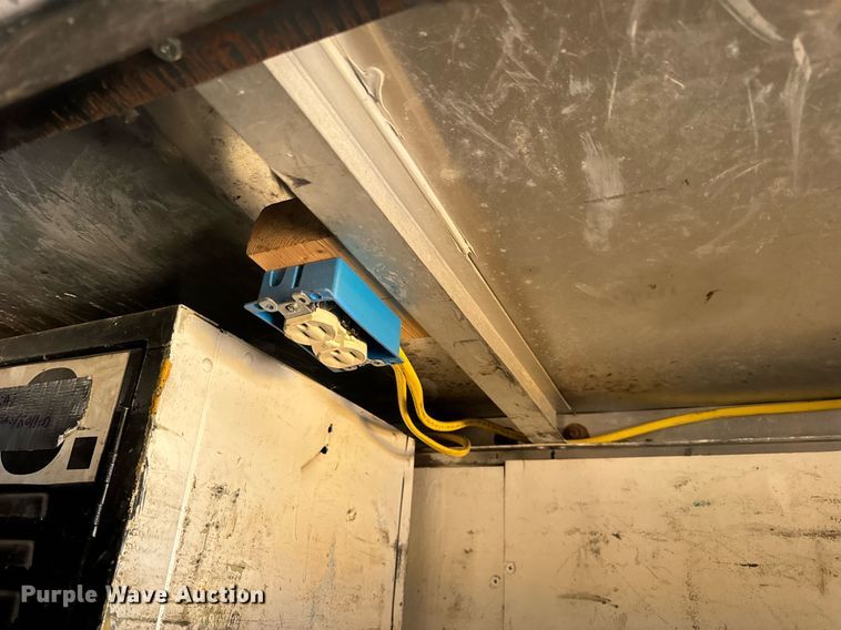 image for item EN5170 2000 International 4900  box truck