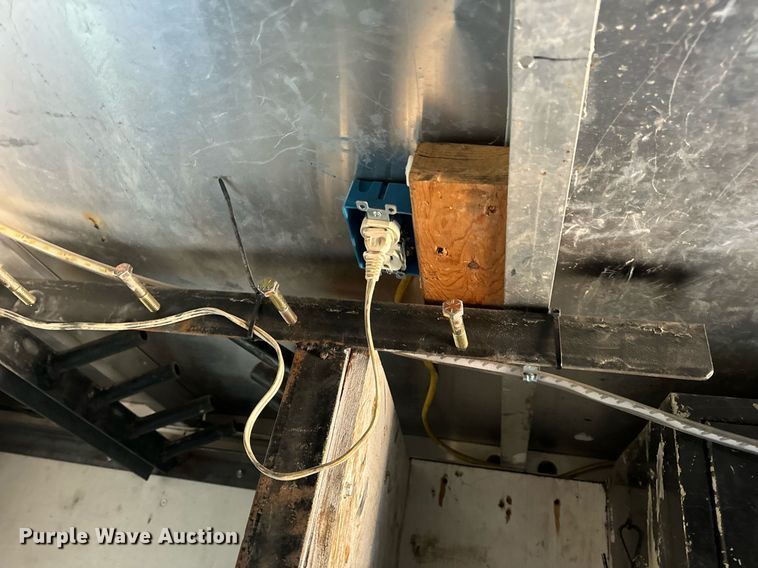 image for item EN5170 2000 International 4900  box truck