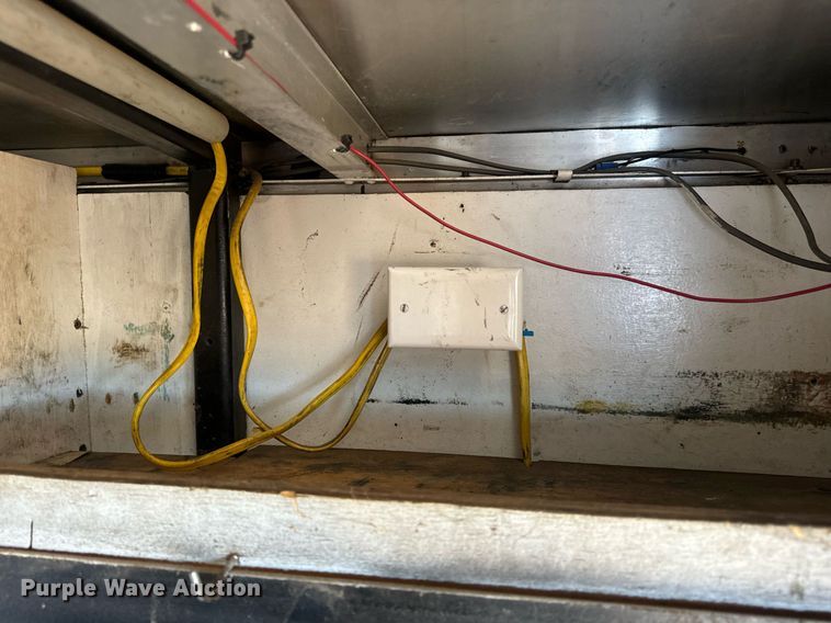 image for item EN5170 2000 International 4900  box truck