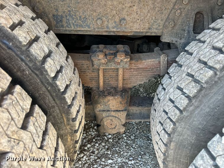 image for item EN5170 2000 International 4900  box truck