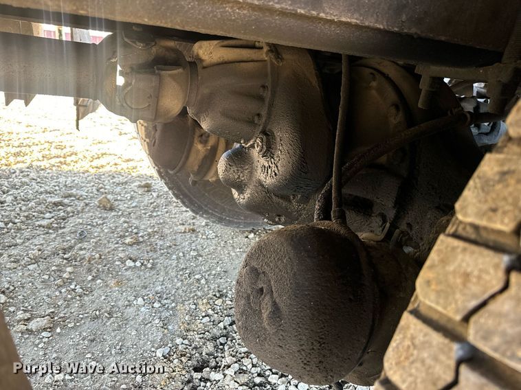 image for item EN5170 2000 International 4900  box truck