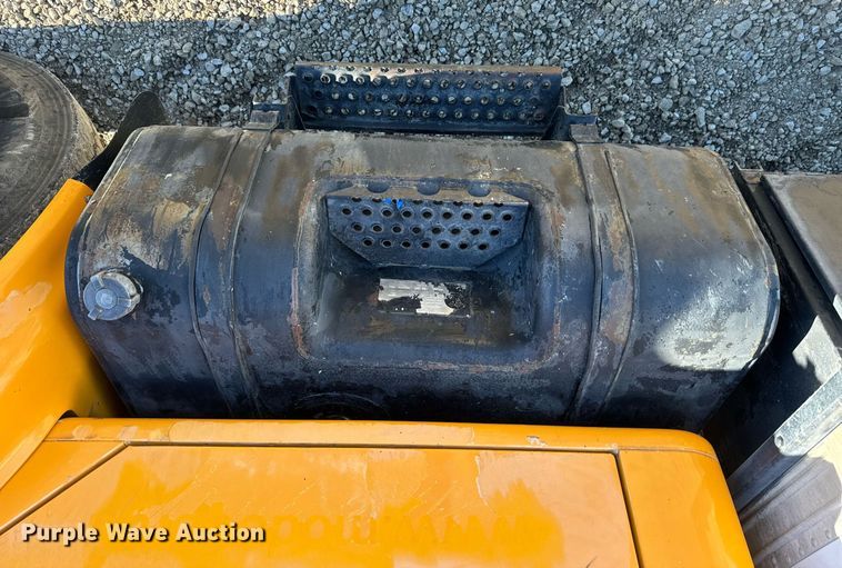 image for item EN5170 2000 International 4900  box truck