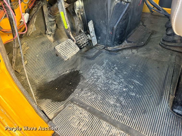 image for item EN5170 2000 International 4900  box truck