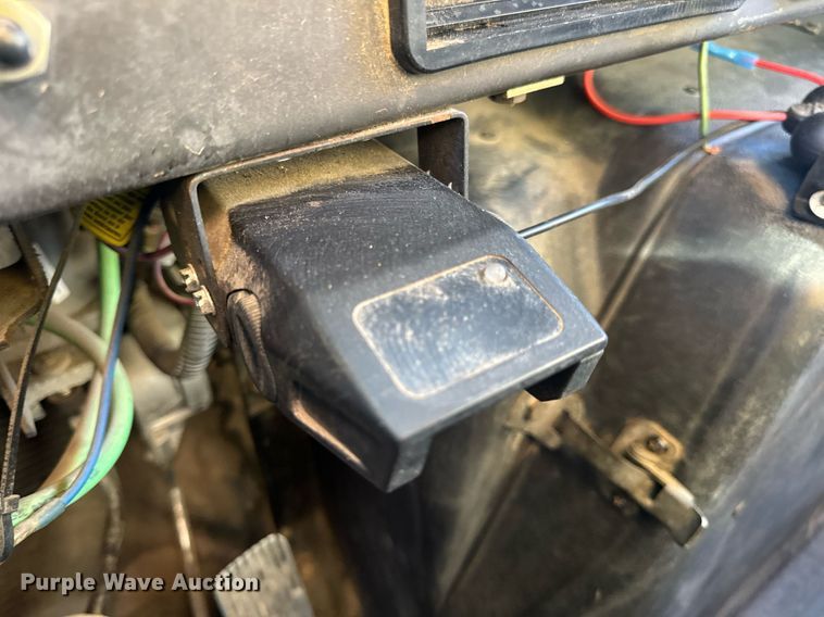 image for item EN5170 2000 International 4900  box truck