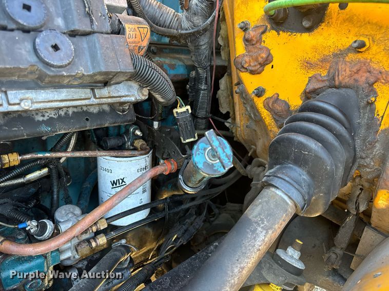 image for item EN5170 2000 International 4900  box truck