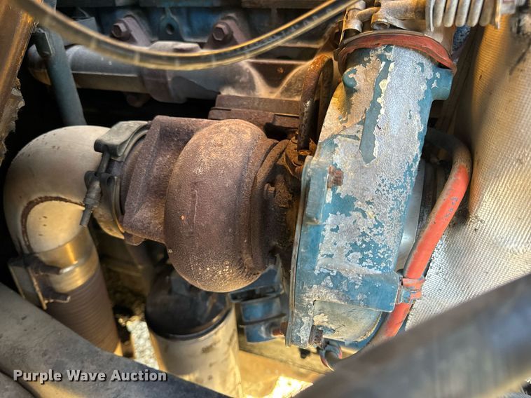 image for item EN5170 2000 International 4900  box truck