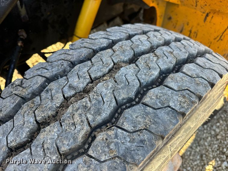 image for item EN5170 2000 International 4900  box truck