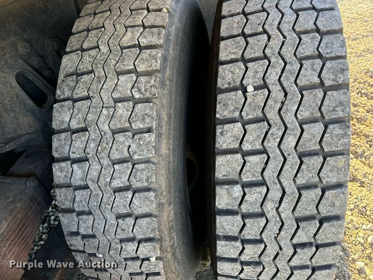 image for item EN5170 2000 International 4900  box truck