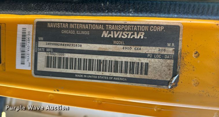 image for item EN5170 2000 International 4900  box truck