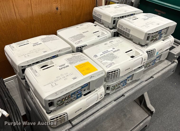 image for item EN5192 (14) Epson H686A LCD projectors