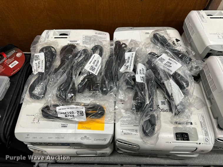 image for item EN5192 (14) Epson H686A LCD projectors