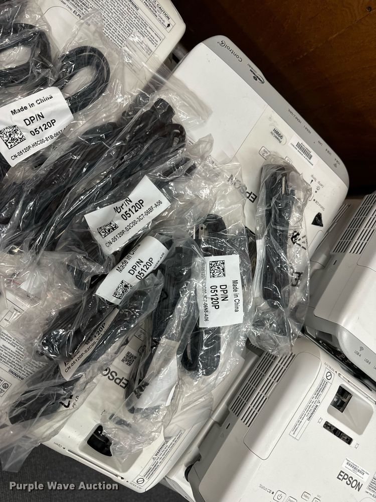 image for item EN5192 (14) Epson H686A LCD projectors