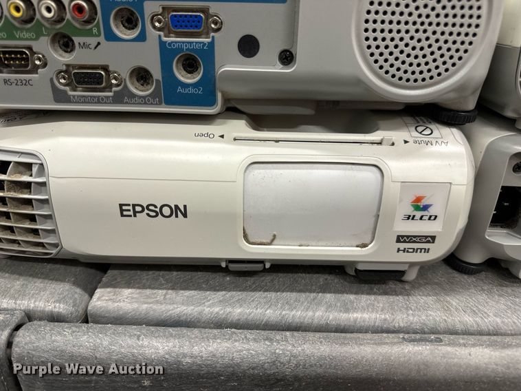 image for item EN5192 (14) Epson H686A LCD projectors