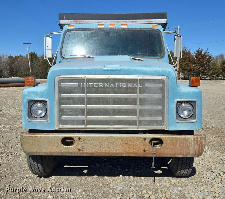image for item EN8683 1983 International 1754 dump truck
