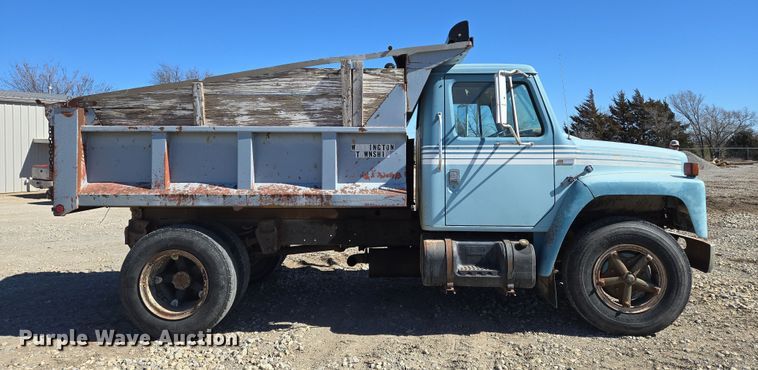 image for item EN8683 1983 International 1754 dump truck