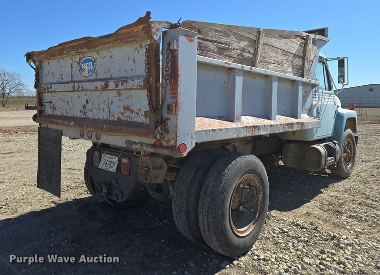 image for item EN8683 1983 International 1754 dump truck