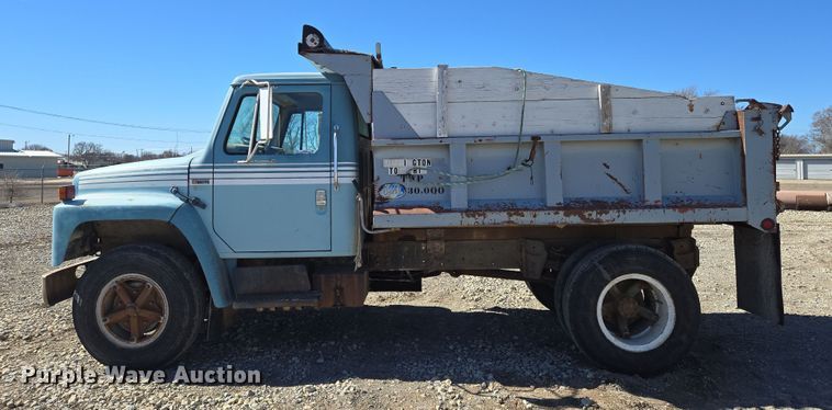 image for item EN8683 1983 International 1754 dump truck