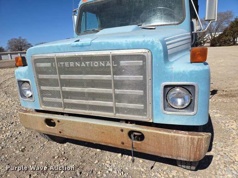 image for item EN8683 1983 International 1754 dump truck