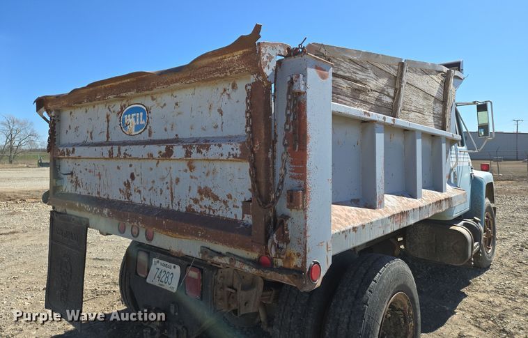 image for item EN8683 1983 International 1754 dump truck