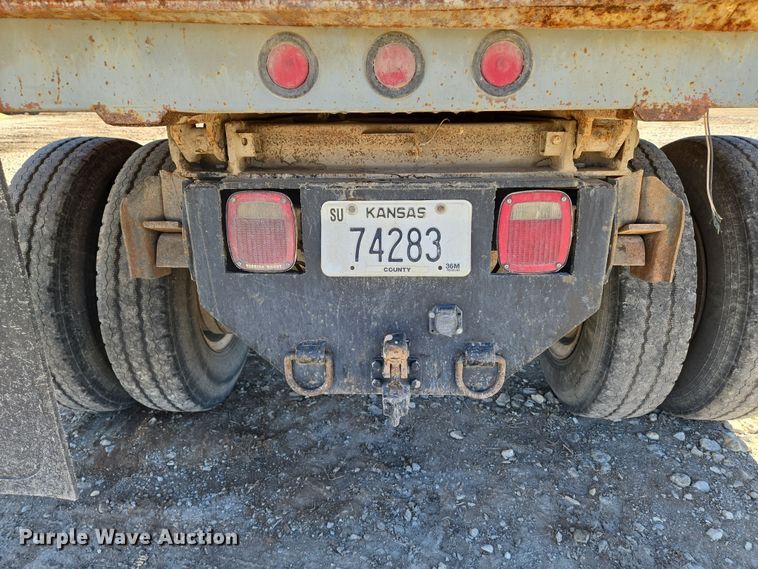 image for item EN8683 1983 International 1754 dump truck