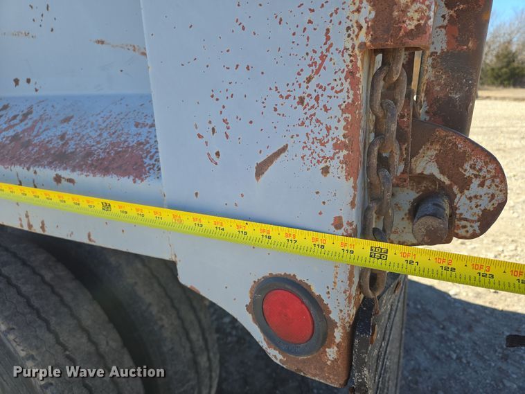 image for item EN8683 1983 International 1754 dump truck