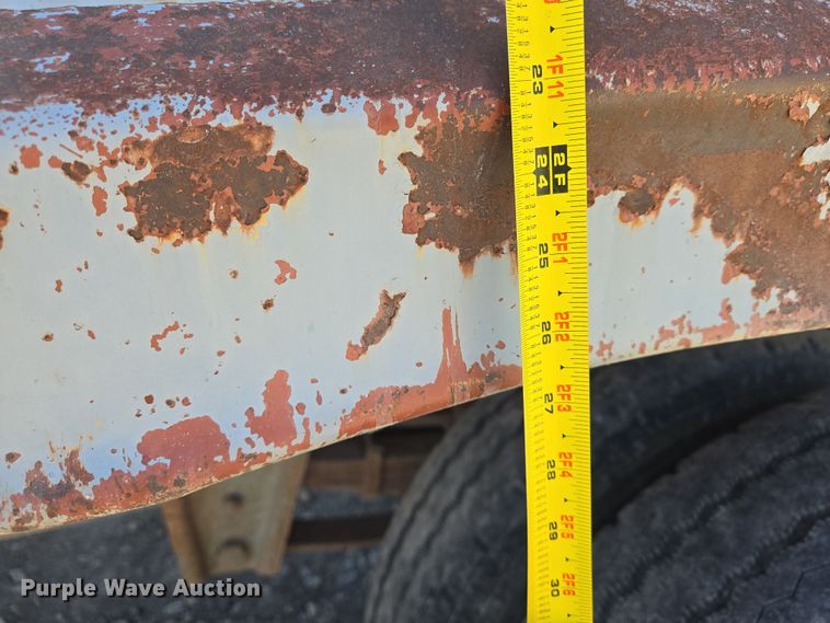 image for item EN8683 1983 International 1754 dump truck