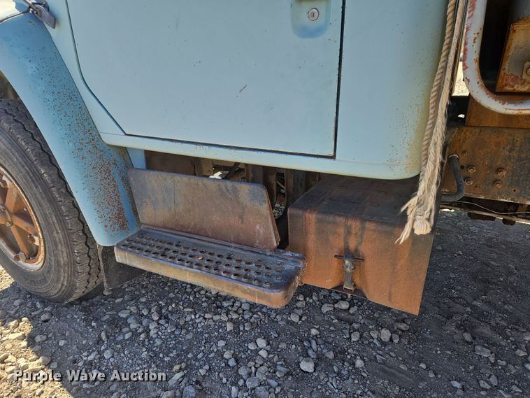 image for item EN8683 1983 International 1754 dump truck