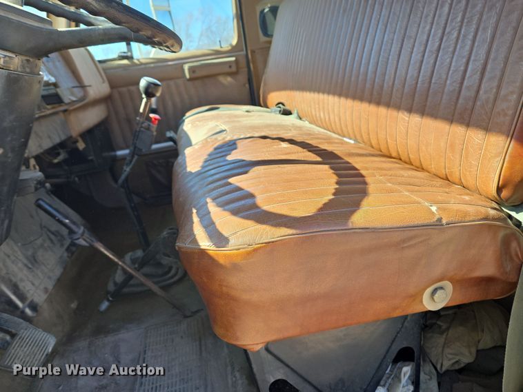 image for item EN8683 1983 International 1754 dump truck