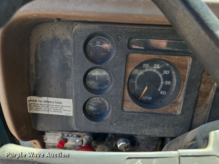 image for item EN8683 1983 International 1754 dump truck