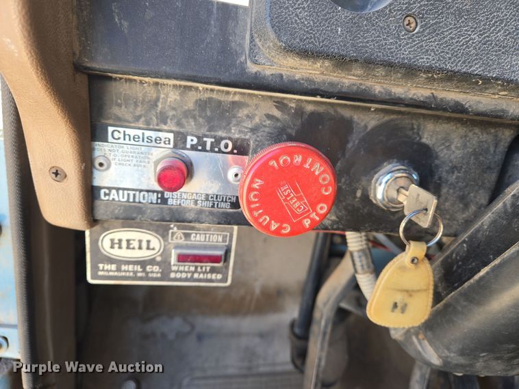 image for item EN8683 1983 International 1754 dump truck