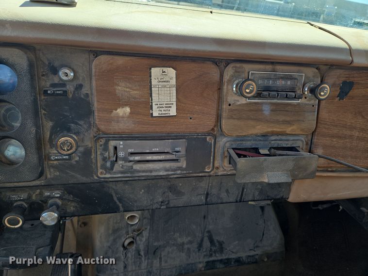 image for item EN8683 1983 International 1754 dump truck