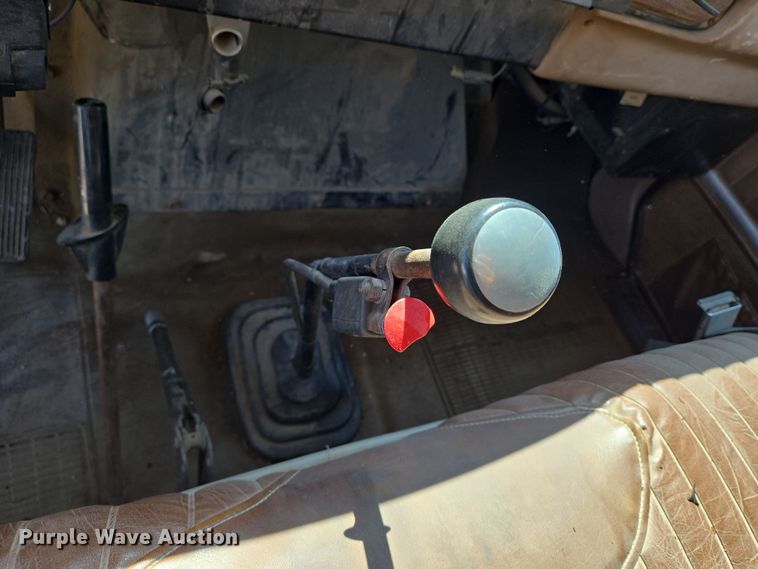 image for item EN8683 1983 International 1754 dump truck