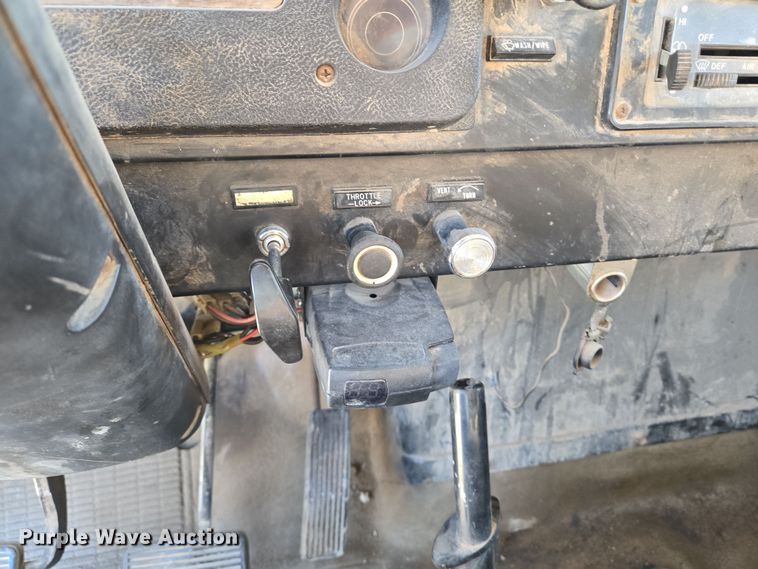 image for item EN8683 1983 International 1754 dump truck