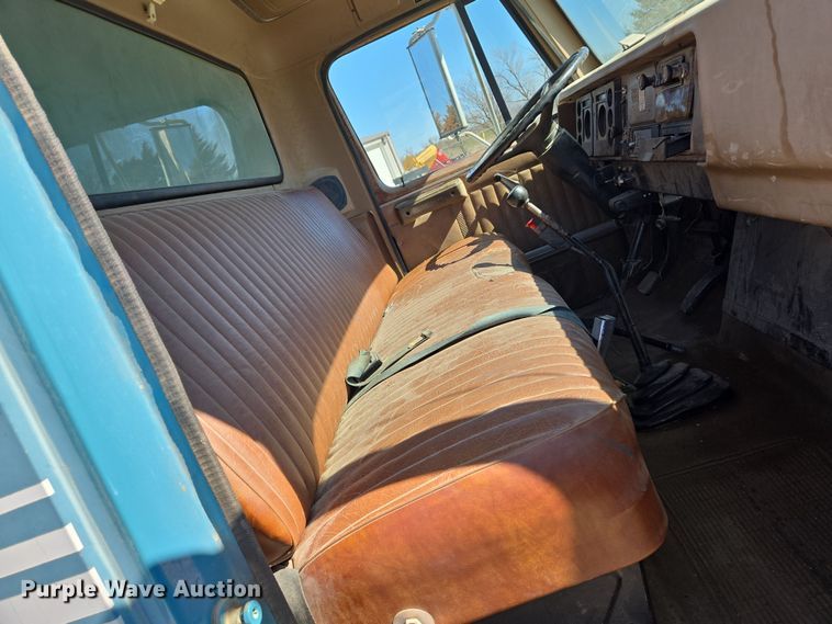 image for item EN8683 1983 International 1754 dump truck