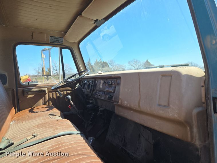 image for item EN8683 1983 International 1754 dump truck