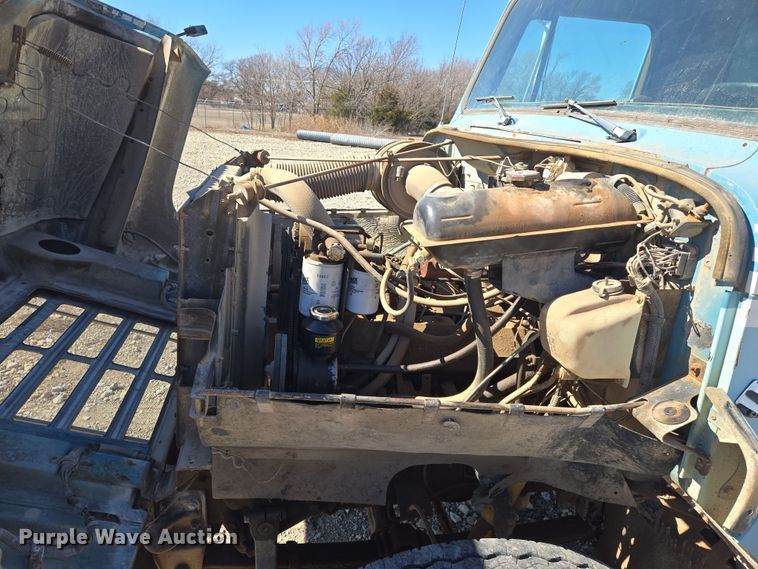 image for item EN8683 1983 International 1754 dump truck