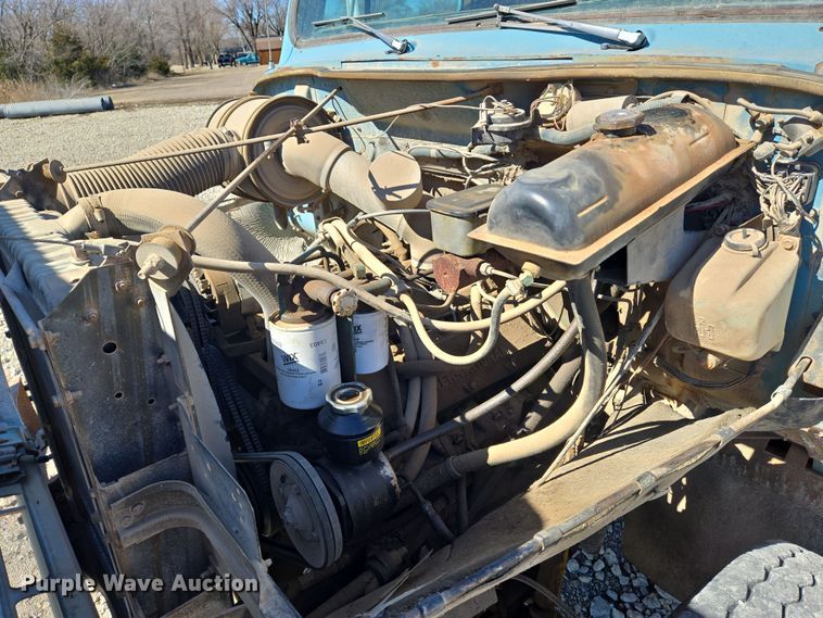 image for item EN8683 1983 International 1754 dump truck