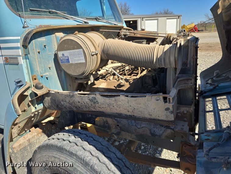 image for item EN8683 1983 International 1754 dump truck