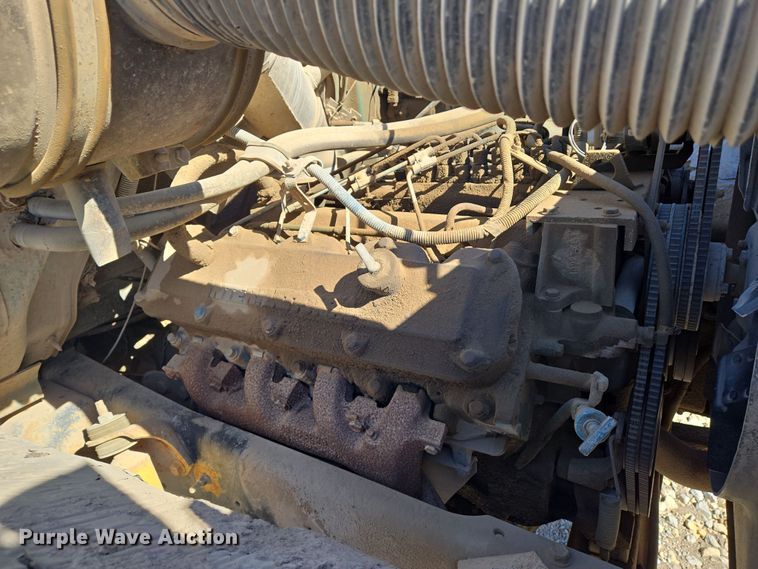 image for item EN8683 1983 International 1754 dump truck