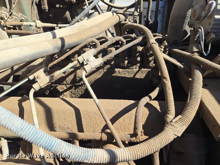 image for item EN8683 1983 International 1754 dump truck