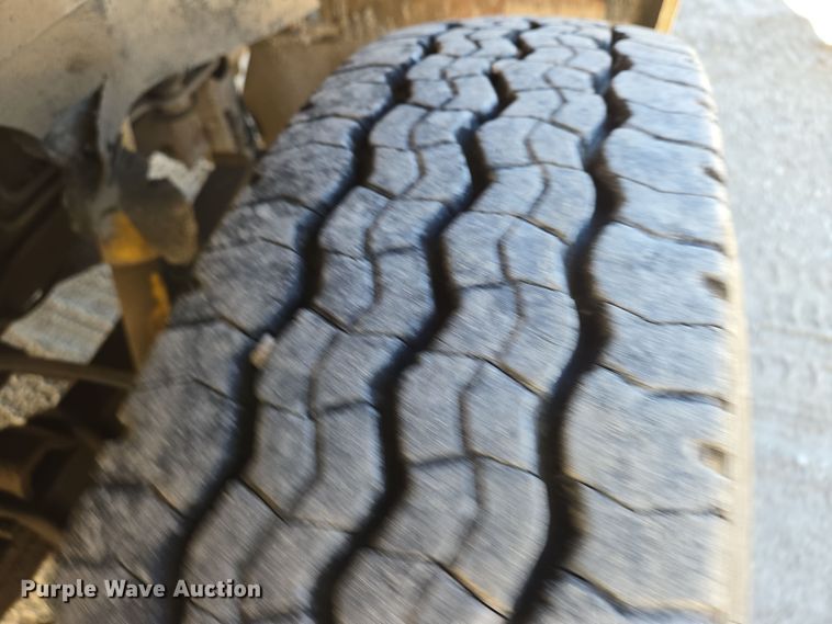 image for item EN8683 1983 International 1754 dump truck