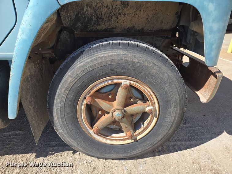 image for item EN8683 1983 International 1754 dump truck