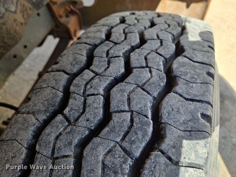 image for item EN8683 1983 International 1754 dump truck