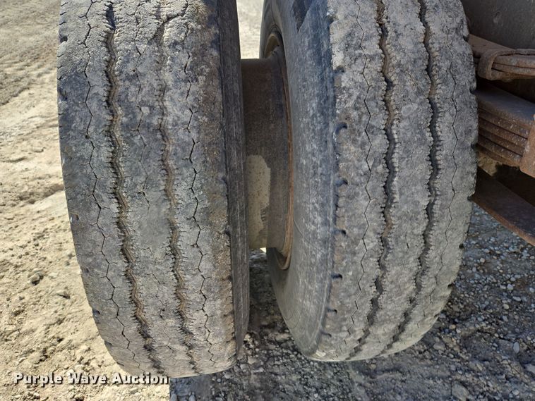 image for item EN8683 1983 International 1754 dump truck