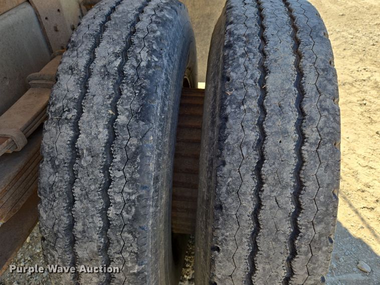 image for item EN8683 1983 International 1754 dump truck