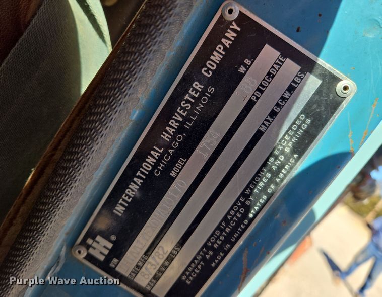 image for item EN8683 1983 International 1754 dump truck