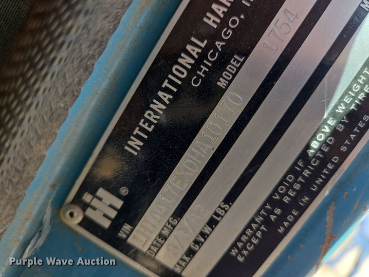 image for item EN8683 1983 International 1754 dump truck